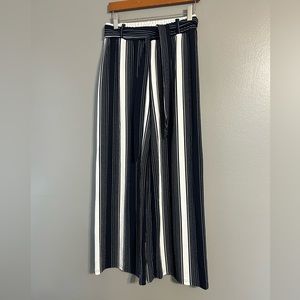 Sweet Rain bold striped wide leg pants size small‎ black, and white with belt